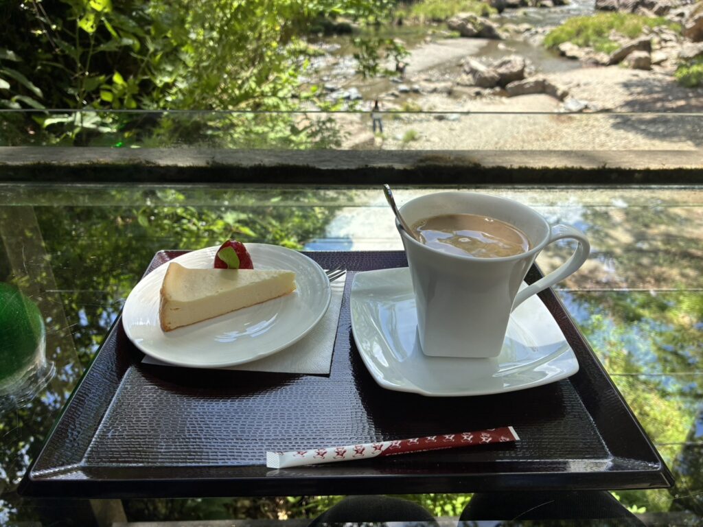 黒茶屋　水の音　テラス席