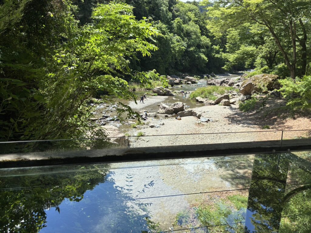 黒茶屋　水の音　テラス席