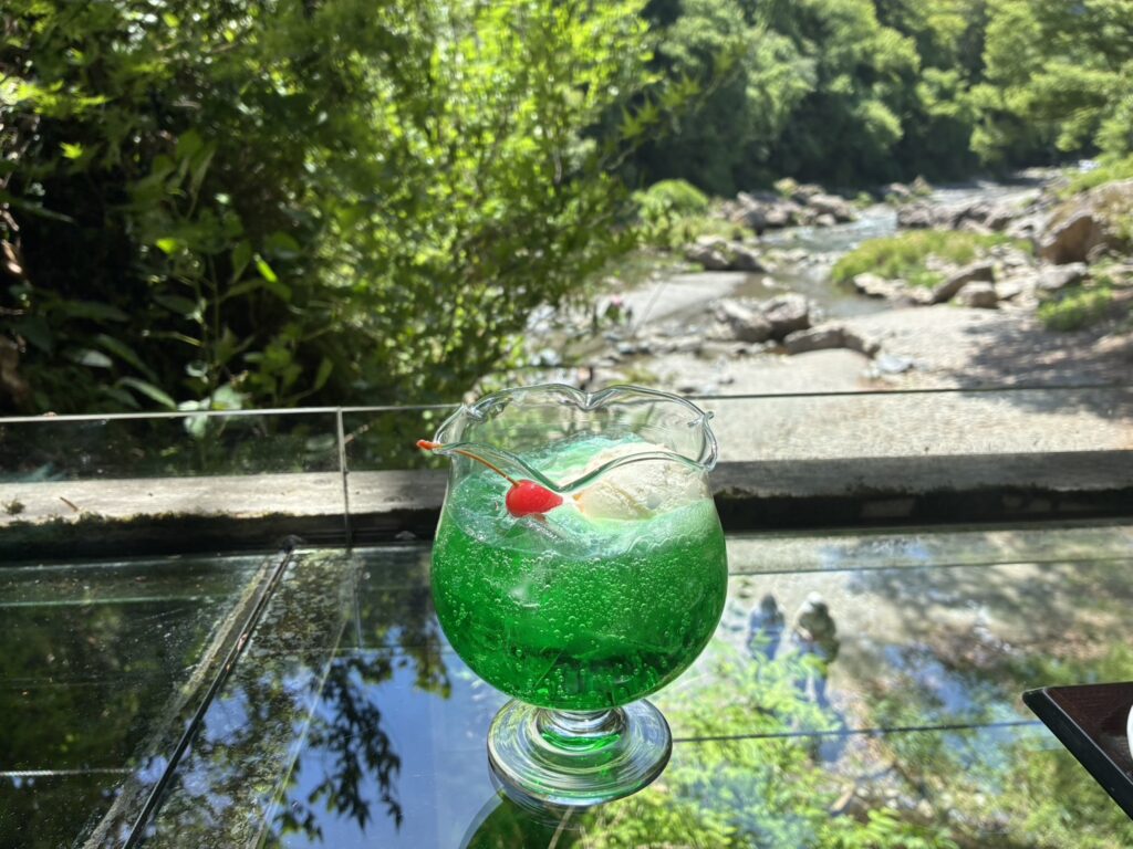 黒茶屋　水の音　テラス席