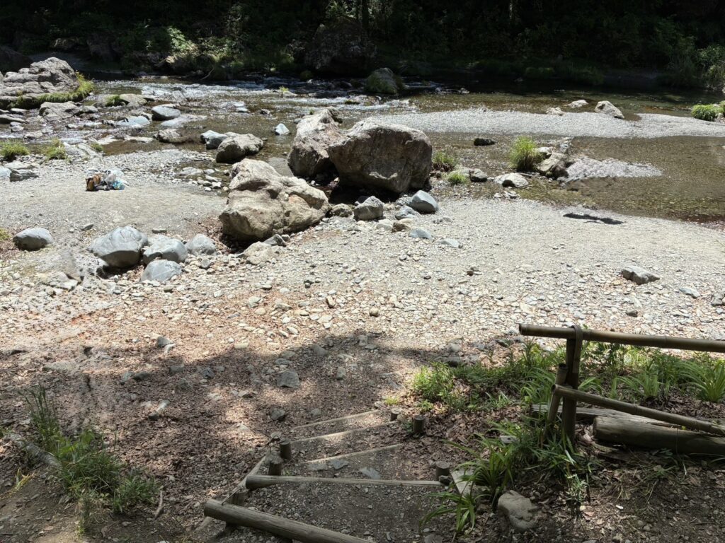 黒茶屋　水の音　川沿い