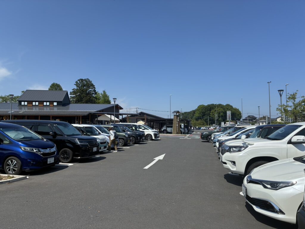道の駅べに花の郷おけがわ　駐車場