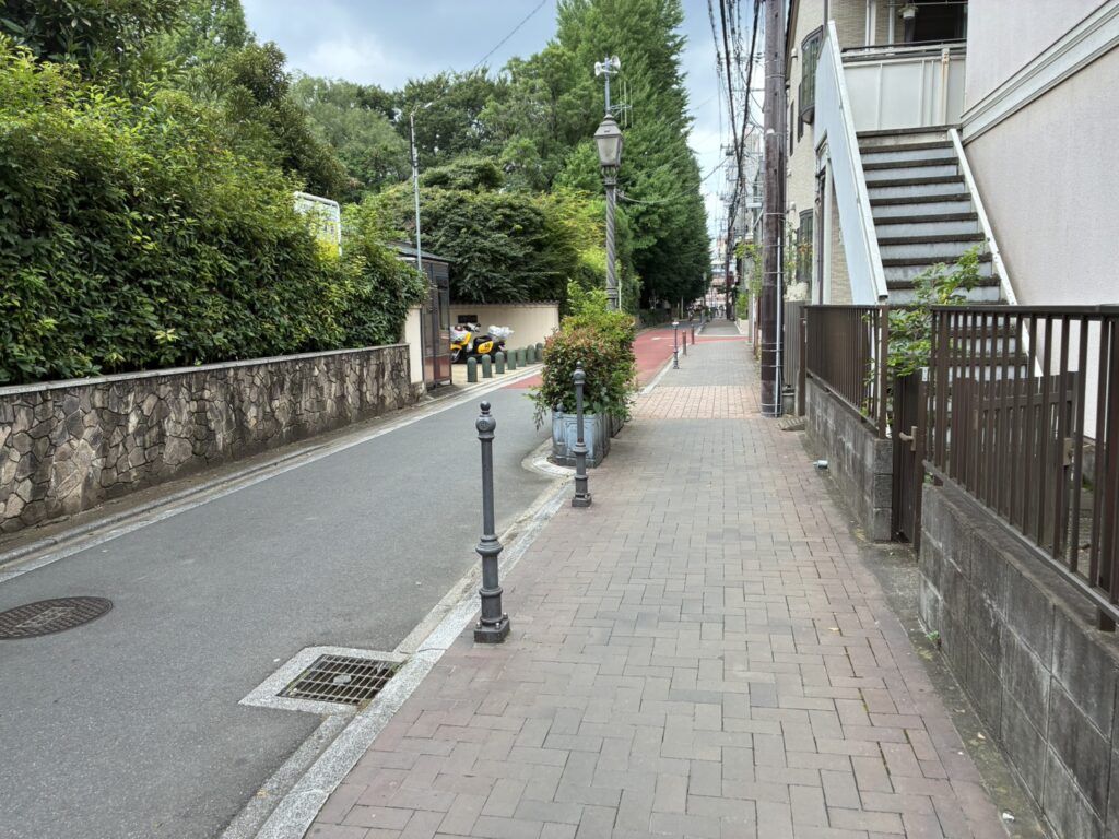 埼玉県立近代美術館　駐車場からのアクセス