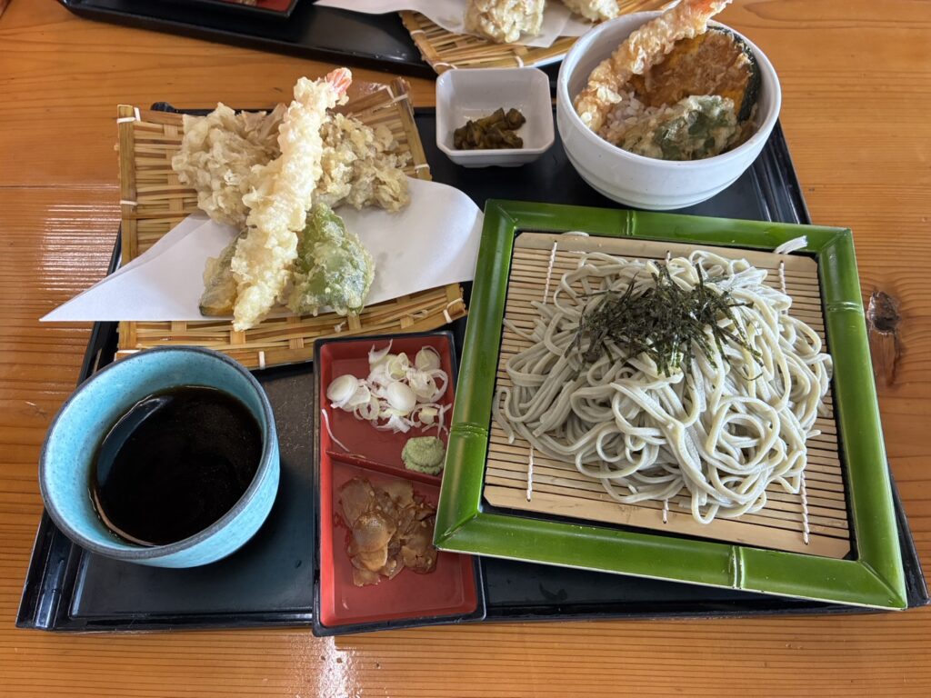 ラベンダーパーク　周辺　ランチ　奥利根うどん