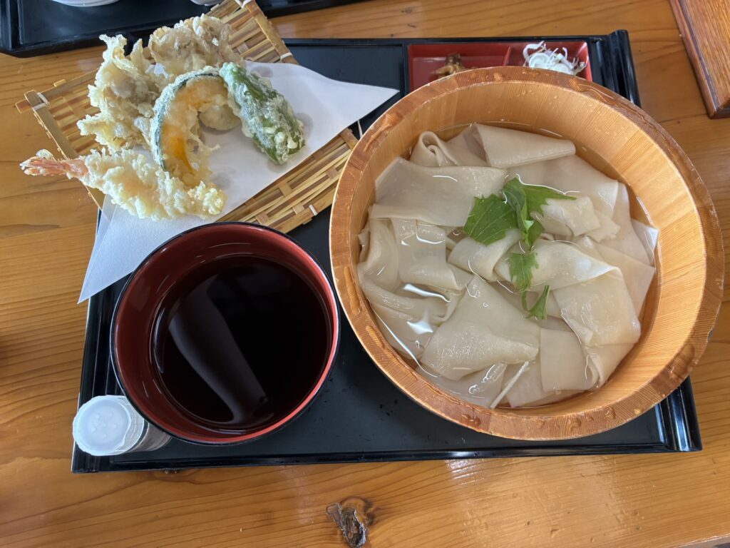 ラベンダーパーク　周辺　ランチ　奥利根うどん