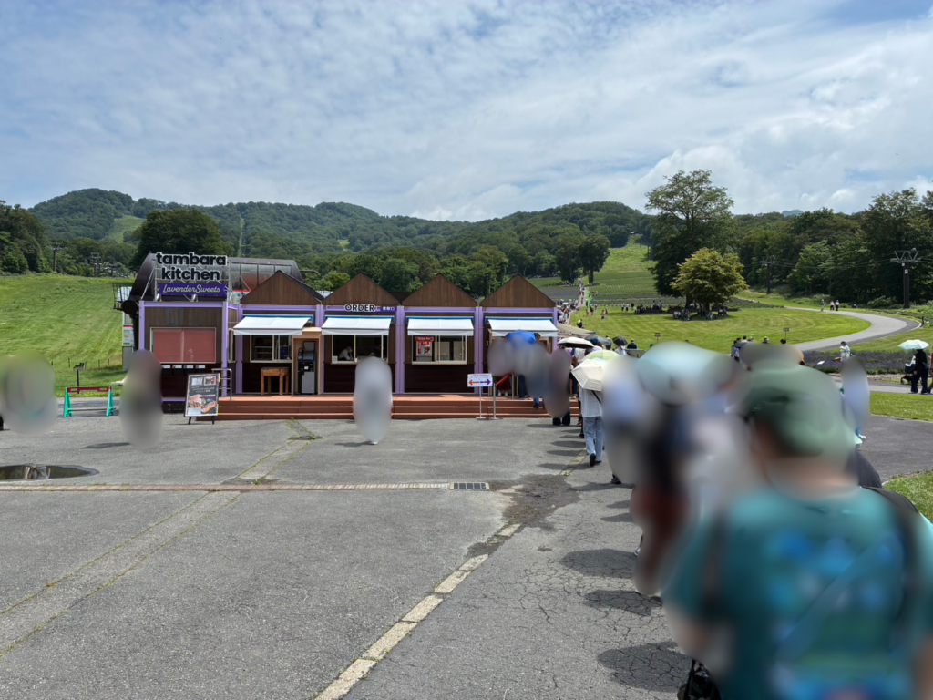 たんばらラベンダーパーク　ソフトクリーム行列