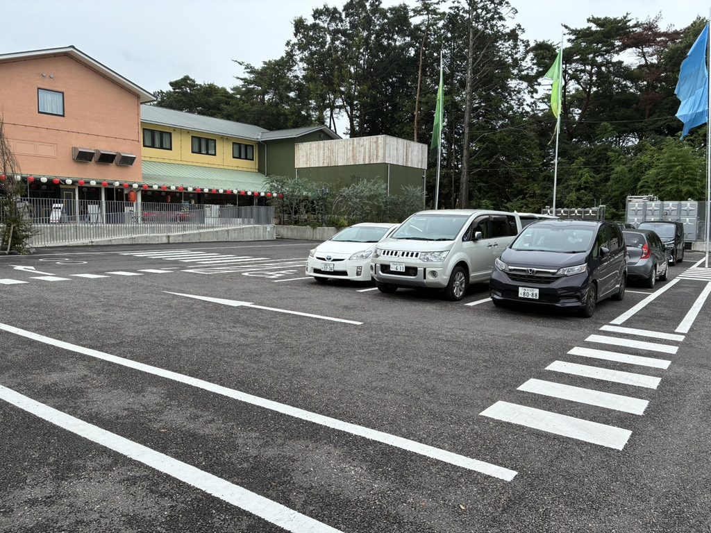 パラダイスビレッジ　駐車場